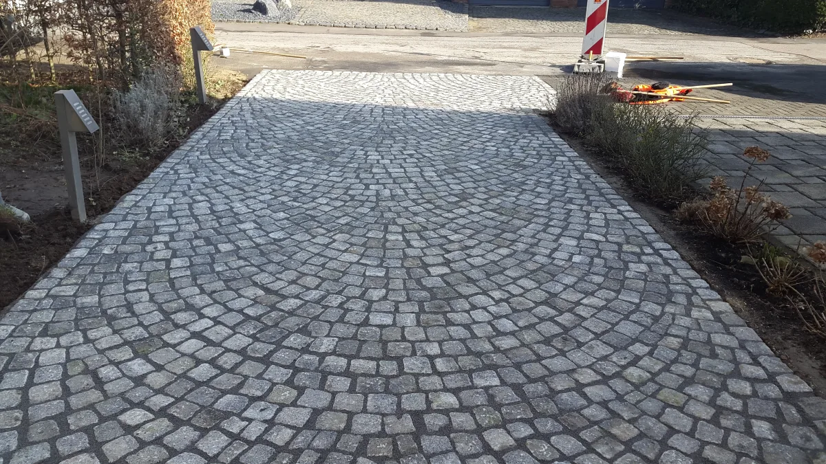 Gartenbau Krefeld – Wegebau und Pflasterarbeiten